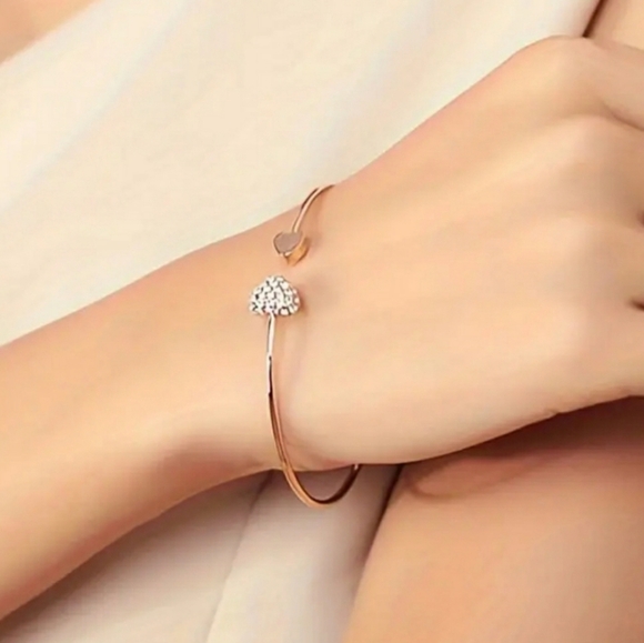 Rhinestone Heart Bracelet - Picture 3 of 9